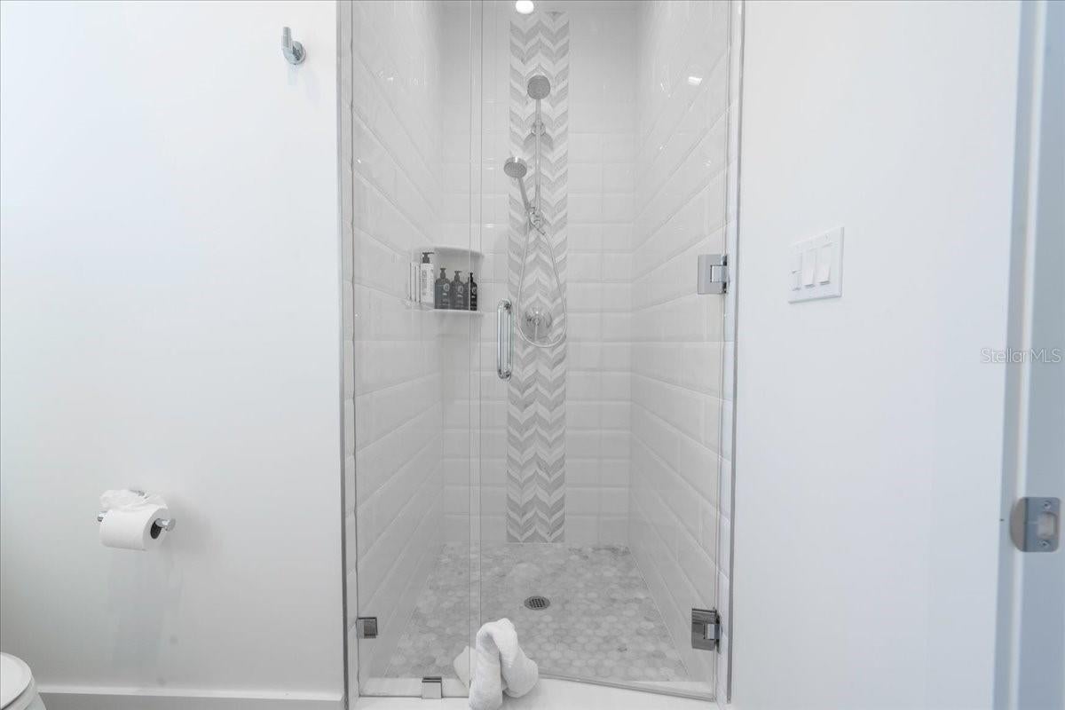 Marathon, Florida, 33050, United States, 5 Bedrooms Bedrooms, ,5 BathroomsBathrooms,Residential,Active,2011845