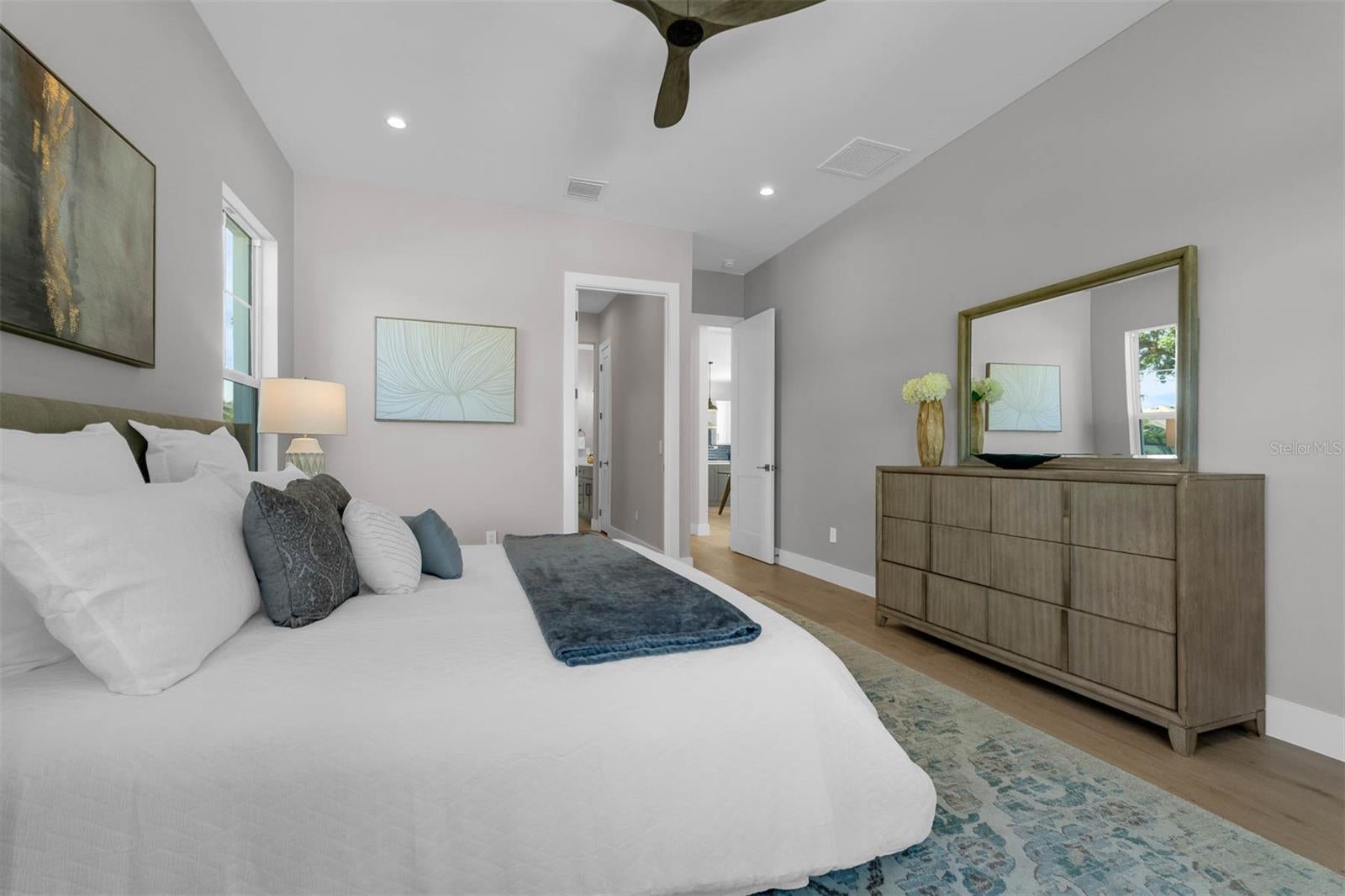 Orlando, Florida, 32804, United States, 5 Bedrooms Bedrooms, ,4 BathroomsBathrooms,Residential,Active,1702896