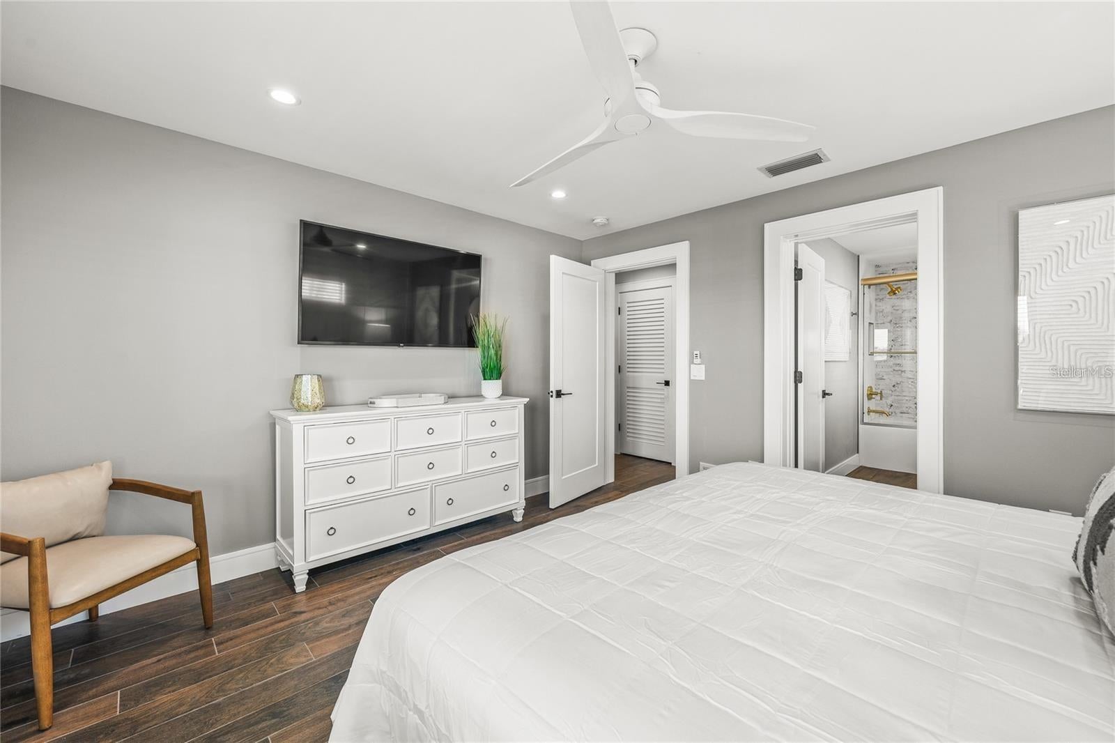 Sarasota, Florida, 34236, United States, 6 Bedrooms Bedrooms, ,8 BathroomsBathrooms,Residential,Active,1773155