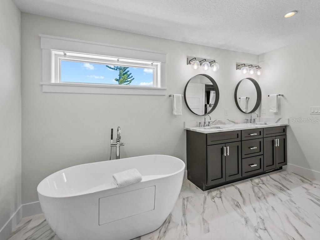 Sarasota, Florida, 34236, United States, 8 Bedrooms Bedrooms, ,10 BathroomsBathrooms,Residential,Active,2044131