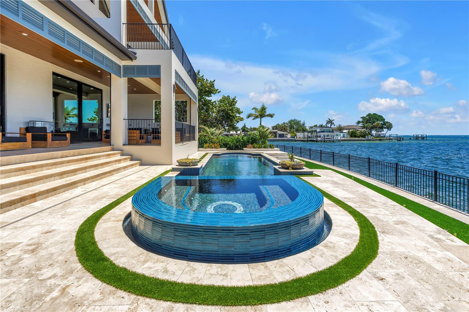 St Petersburg, Florida, 33705, United States, 5 Bedrooms Bedrooms, ,4 BathroomsBathrooms,Residential,Pending,2045504