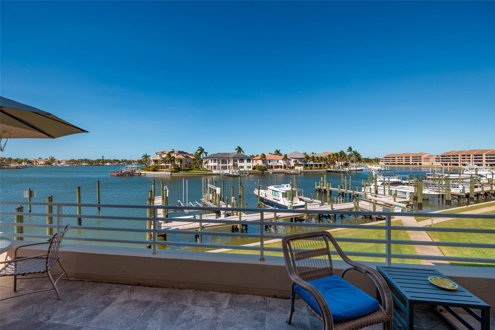 St Petersburg, Florida, 33707, United States, 4 Bedrooms Bedrooms, ,5 BathroomsBathrooms,Residential,Active,1985578