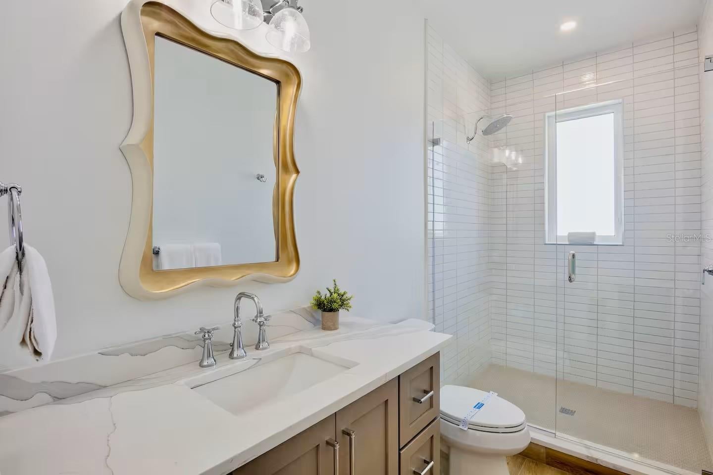 Bradenton Beach, Florida, 34217, United States, 7 Bedrooms Bedrooms, ,7 BathroomsBathrooms,Residential,Active,1971023