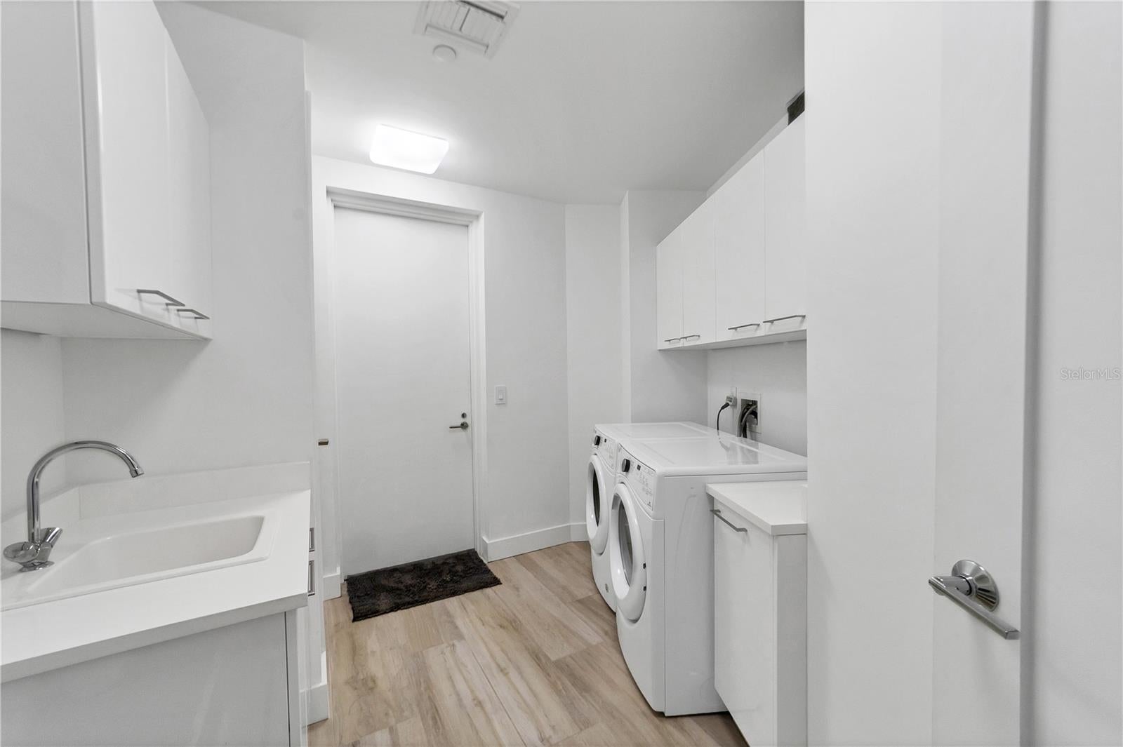 Sarasota, Florida, 34236, United States, 3 Bedrooms Bedrooms, ,3 BathroomsBathrooms,Residential,Active,2002664