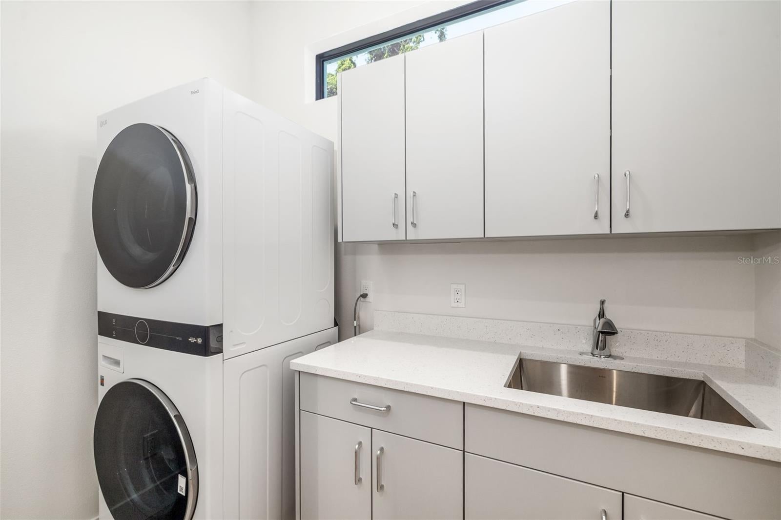 Sarasota, Florida, 34231, United States, 4 Bedrooms Bedrooms, ,5 BathroomsBathrooms,Residential,Active,1773507