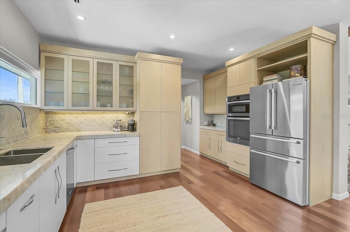 Sarasota, Florida, 34236, United States, 2 Bedrooms Bedrooms, ,4 BathroomsBathrooms,Residential,Active,2044994