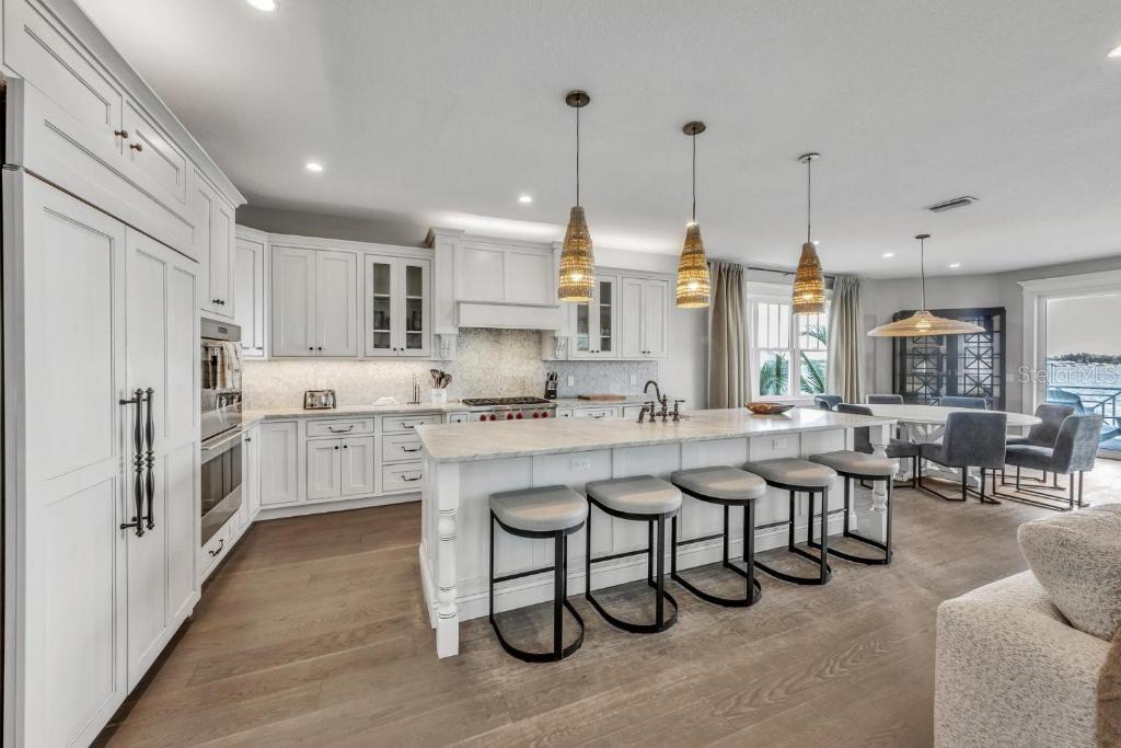 Bradenton Beach, Florida, 34217, United States, 5 Bedrooms Bedrooms, ,6 BathroomsBathrooms,Residential,Active,1908168