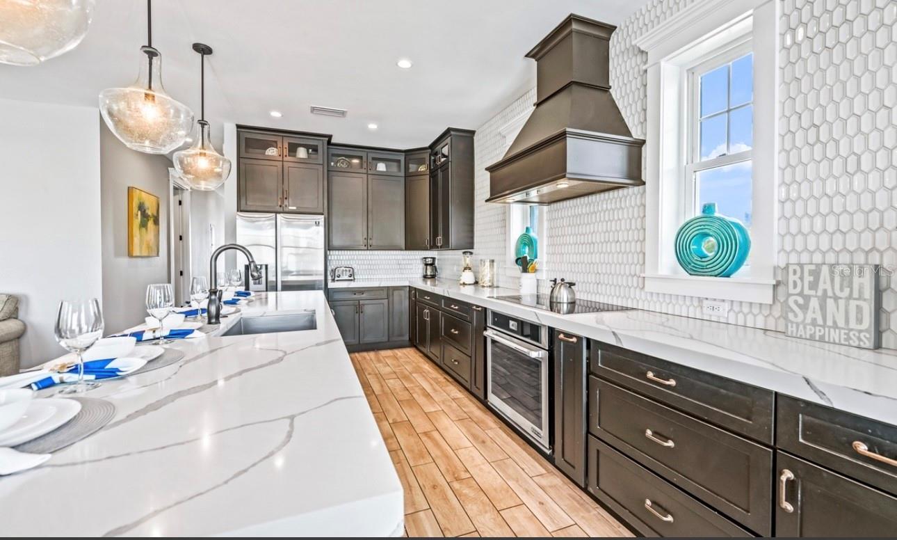 Bradenton Beach, Florida, 34217, United States, 7 Bedrooms Bedrooms, ,8 BathroomsBathrooms,Residential,Active,1988487