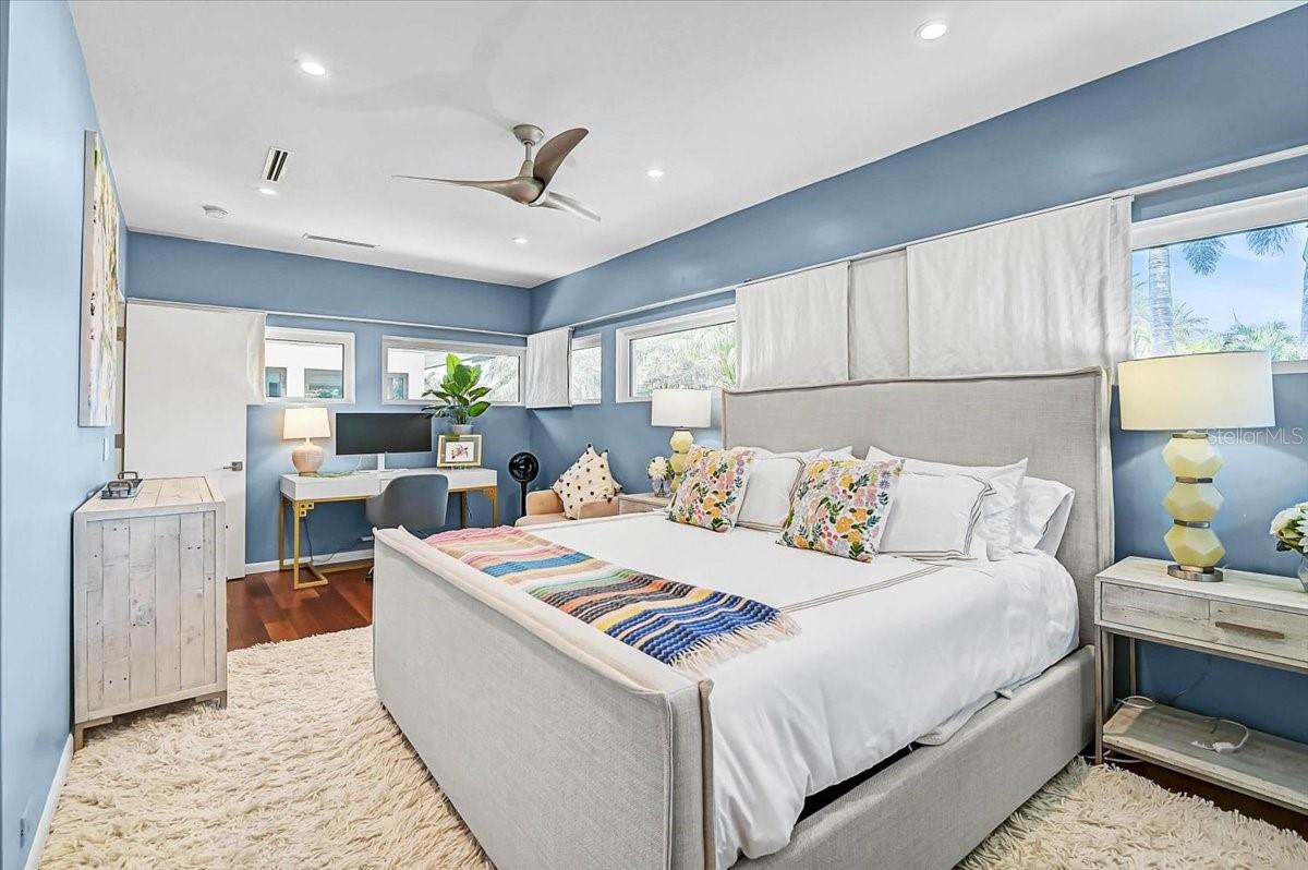 Sarasota, Florida, 34236, United States, 2 Bedrooms Bedrooms, ,4 BathroomsBathrooms,Residential,Active,2044994
