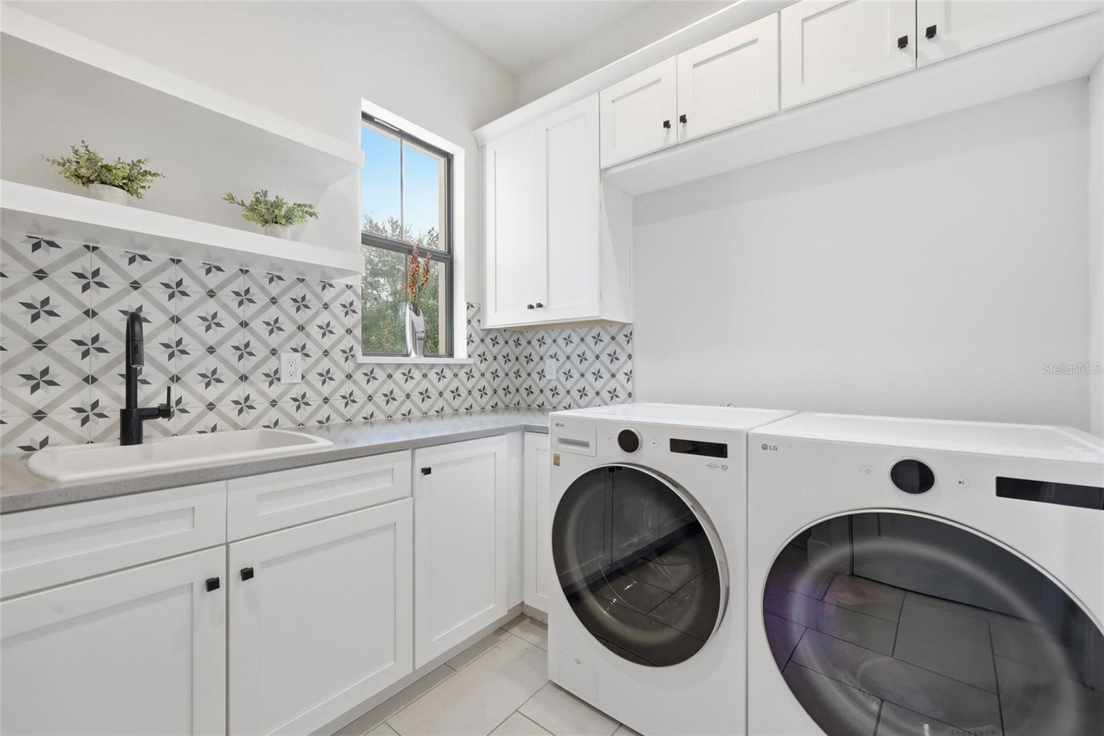 Winter Garden, Florida, 34787, United States, 5 Bedrooms Bedrooms, ,3 BathroomsBathrooms,Residential,Active,2009833