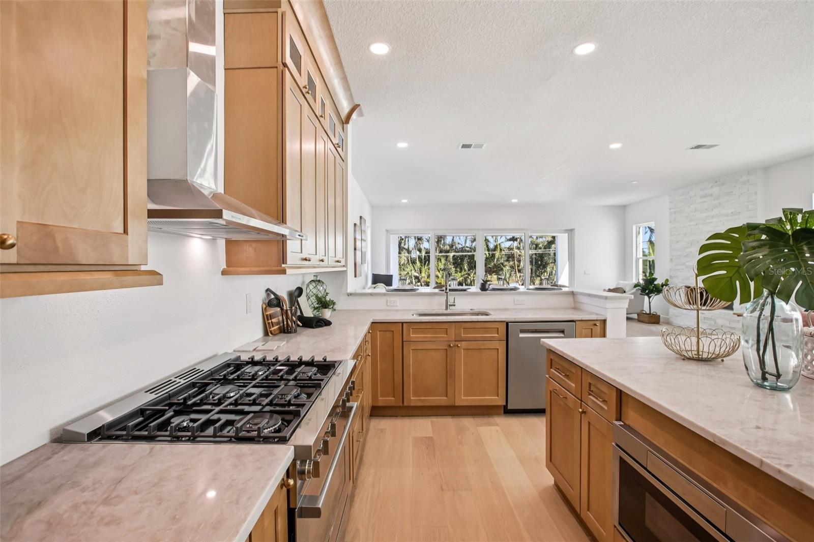 St Petersburg, Florida, 33704, United States, 4 Bedrooms Bedrooms, ,4 BathroomsBathrooms,Residential,Active,2015262