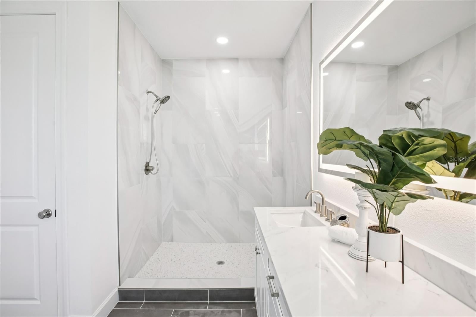 St Petersburg, Florida, 33704, United States, 4 Bedrooms Bedrooms, ,4 BathroomsBathrooms,Residential,Active,2015262