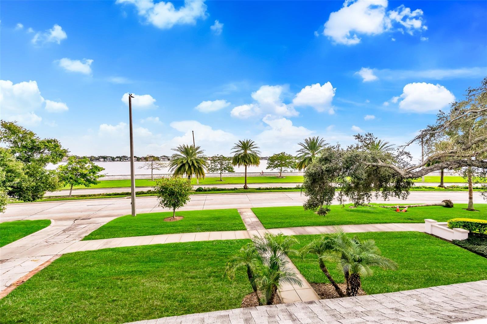 Tampa, Florida, 33606, United States, 4 Bedrooms Bedrooms, ,4 BathroomsBathrooms,Residential,Pending,1987252