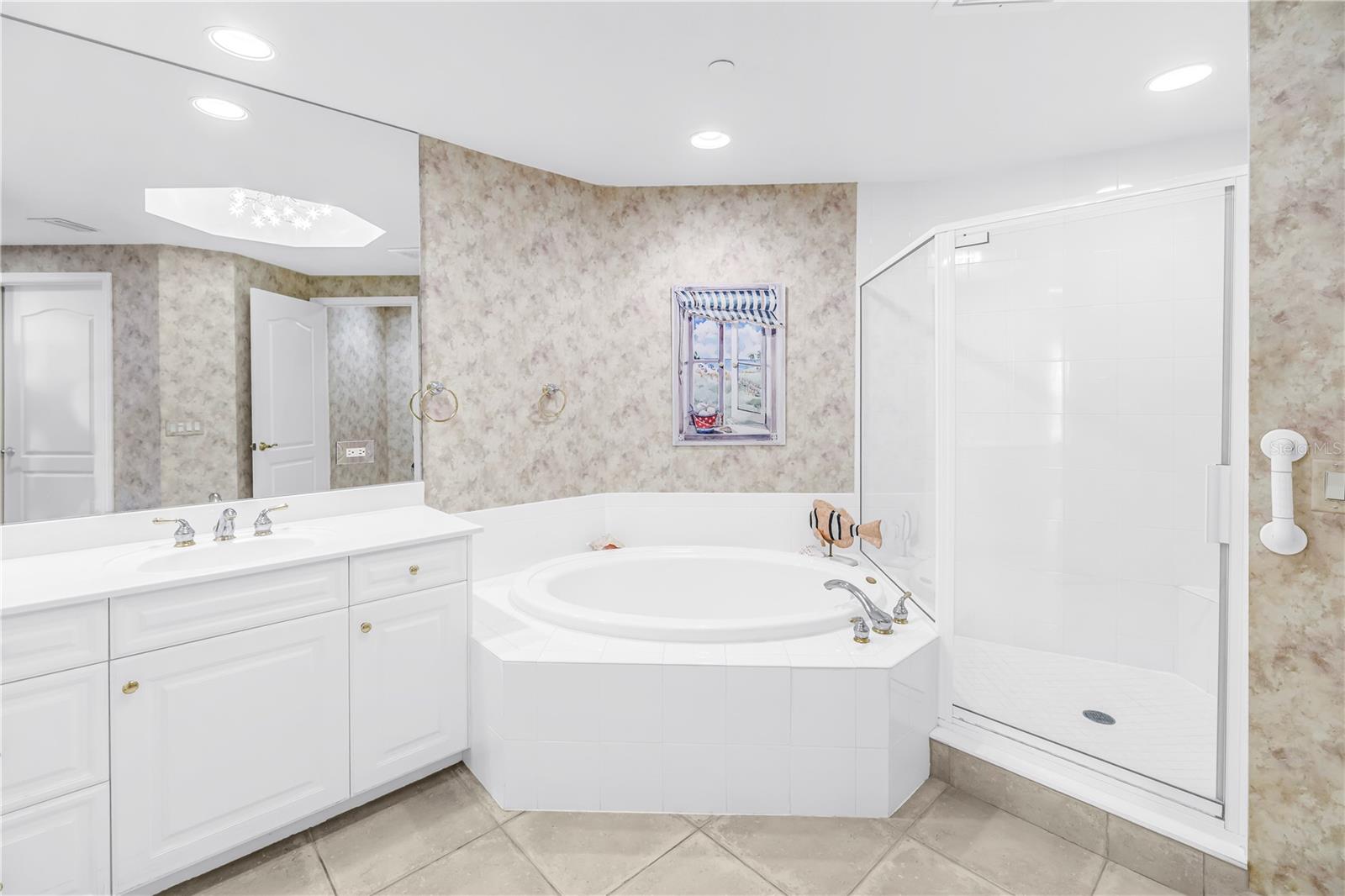 St Petersburg, Florida, 33701, United States, 3 Bedrooms Bedrooms, ,3 BathroomsBathrooms,Residential,Active,2045043
