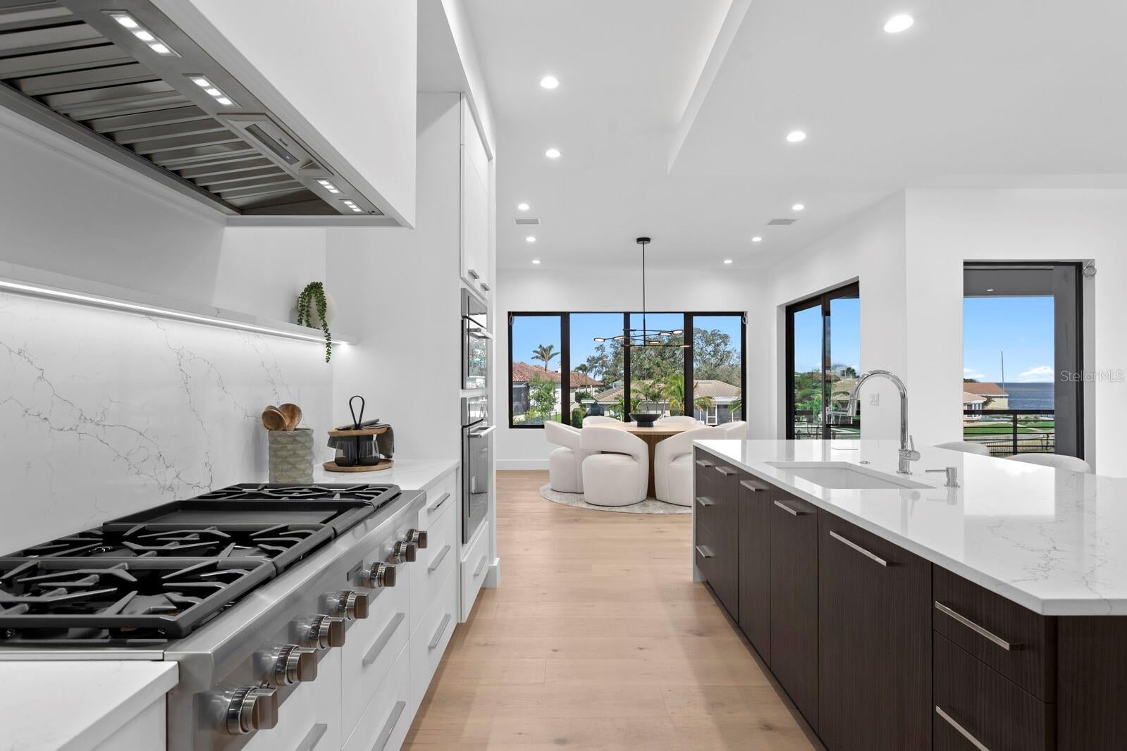 St Petersburg, Florida, 33703, United States, 5 Bedrooms Bedrooms, ,6 BathroomsBathrooms,Residential,Active,1703441