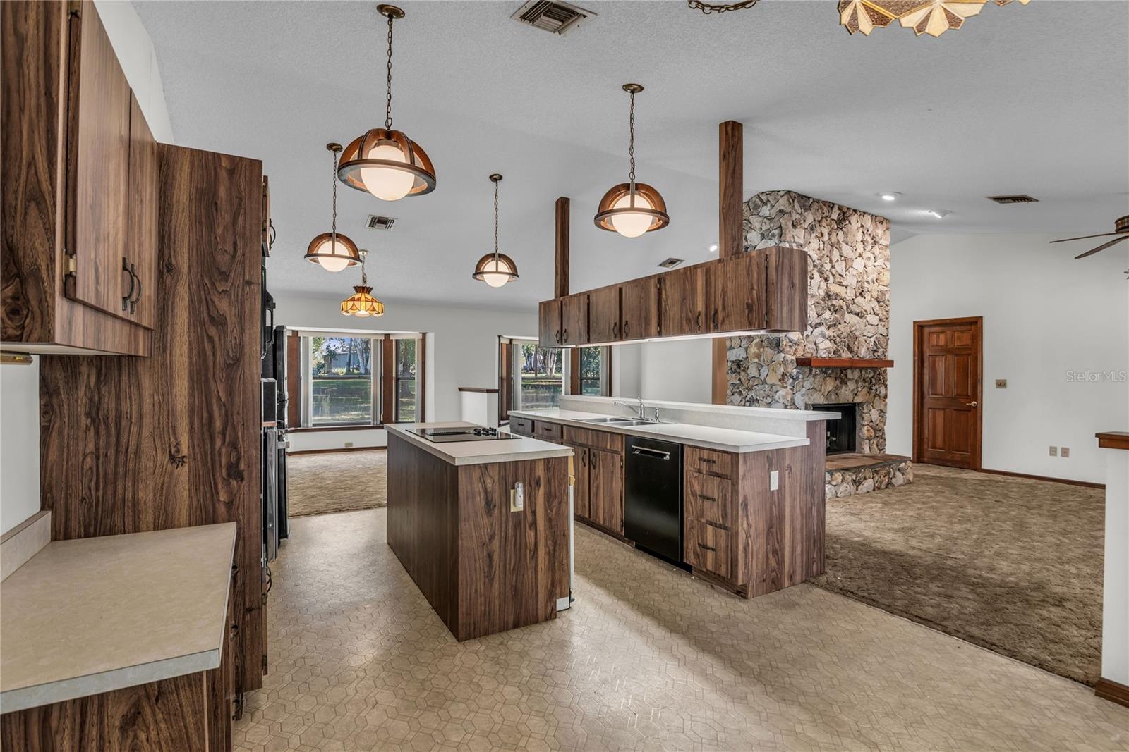 Oakland, Florida, 34787, United States, 4 Bedrooms Bedrooms, ,2 BathroomsBathrooms,Residential,Active,1990636