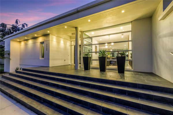 3324 WALNUT ST NE, ST PETERSBURG, FL 33704, photo 2 of 53