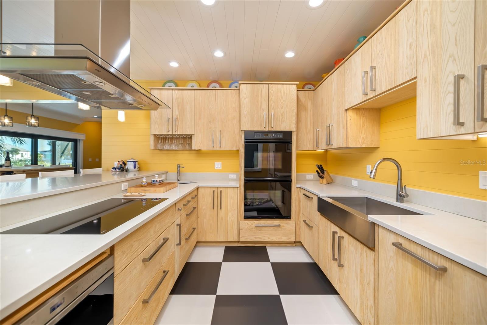 Longboat Key, Florida, 34228, United States, 3 Bedrooms Bedrooms, ,4 BathroomsBathrooms,Residential,Active,1995265