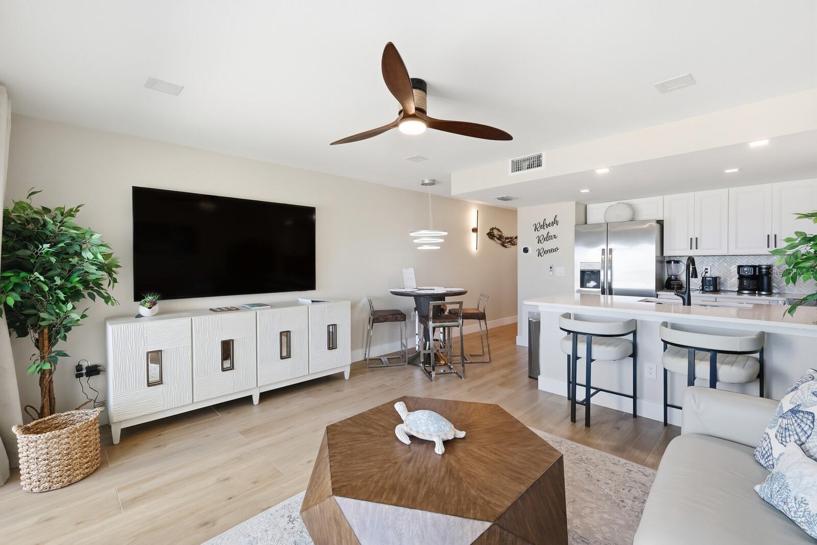 Holmes Beach, Florida, 34217, United States, 1 Bedroom Bedrooms, ,1 BathroomBathrooms,Residential,Active,1971768