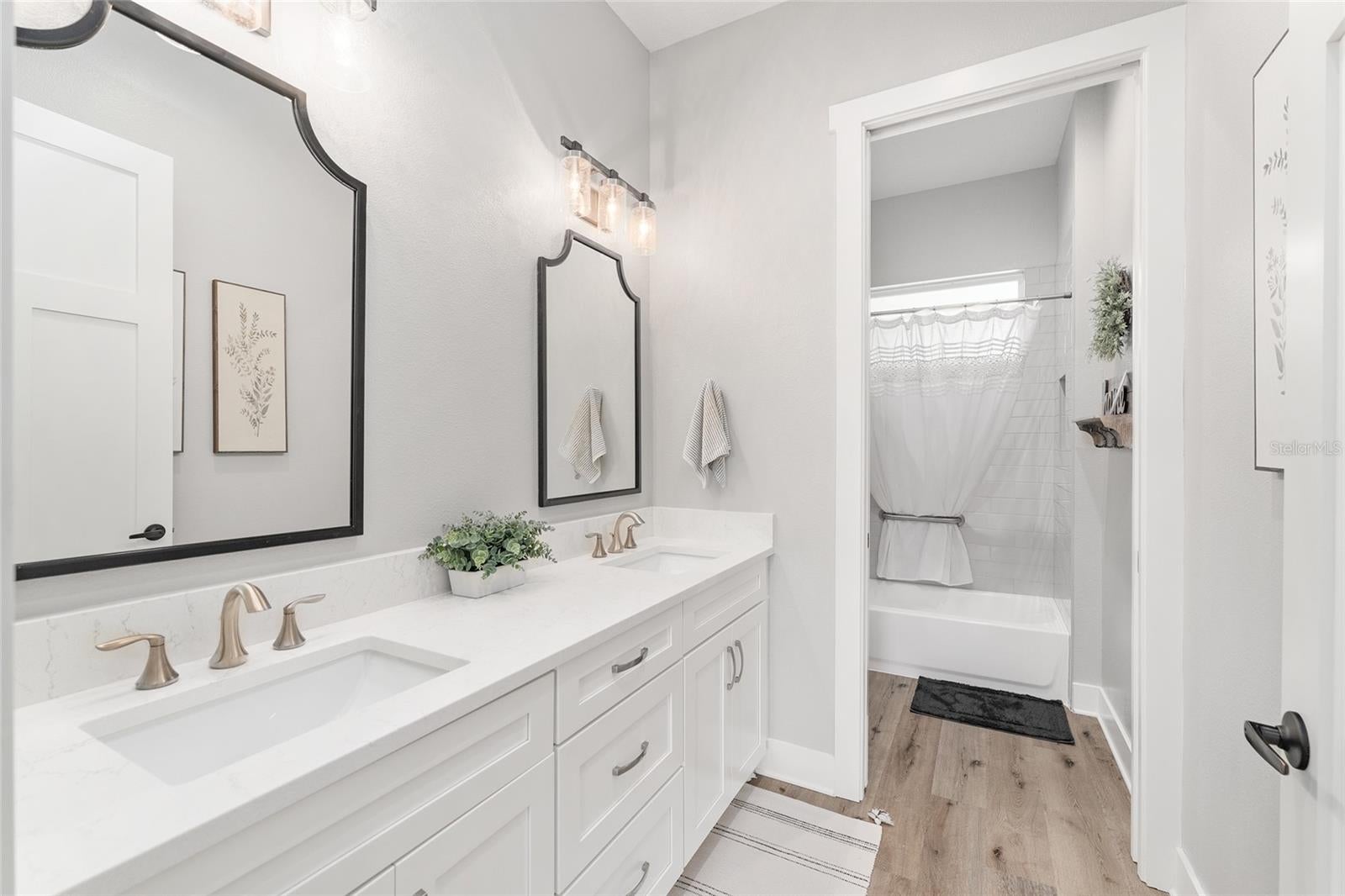 Oxford, Florida, 34484, United States, 4 Bedrooms Bedrooms, ,3 BathroomsBathrooms,Residential,Active,1936399