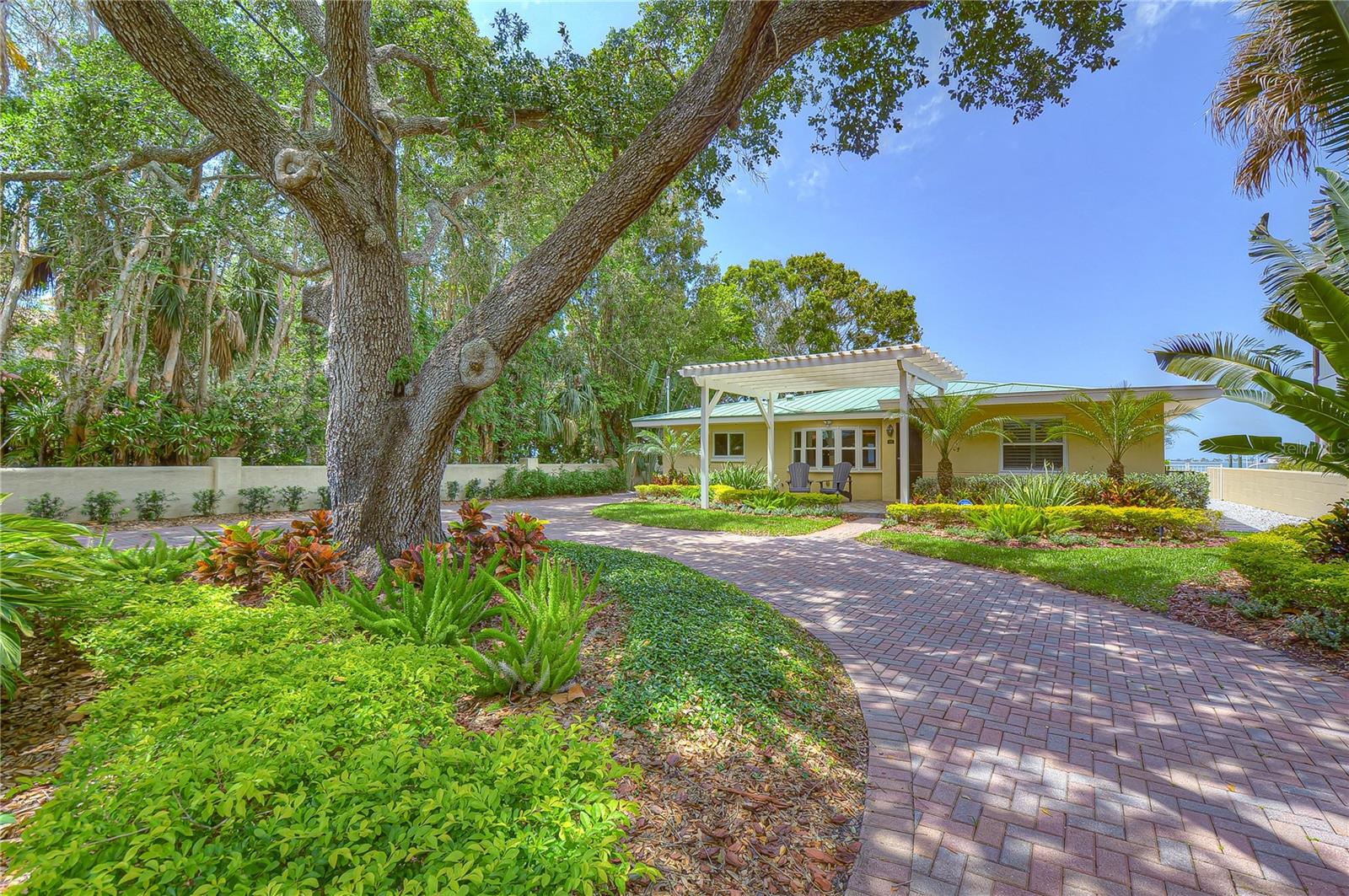 Dunedin, Florida, 34698, United States, 3 Bedrooms Bedrooms, ,3 BathroomsBathrooms,Residential,Active,1994972