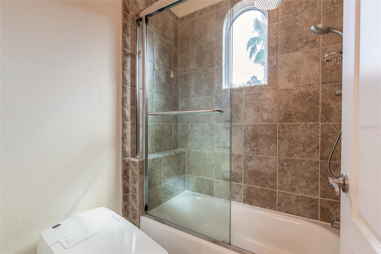 Daytona Beach, Florida, 32124, United States, 5 Bedrooms Bedrooms, ,4 BathroomsBathrooms,Residential,Active,1945086