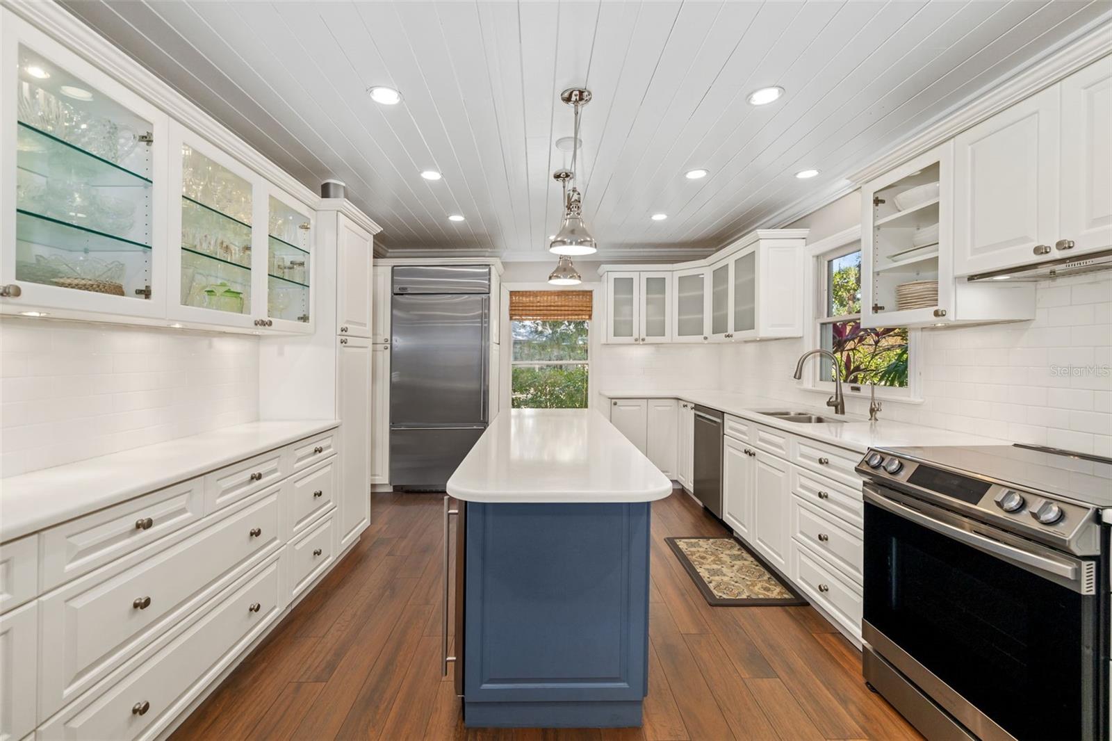 Sarasota, Florida, 34231, United States, 4 Bedrooms Bedrooms, ,4 BathroomsBathrooms,Residential,Active,1999174