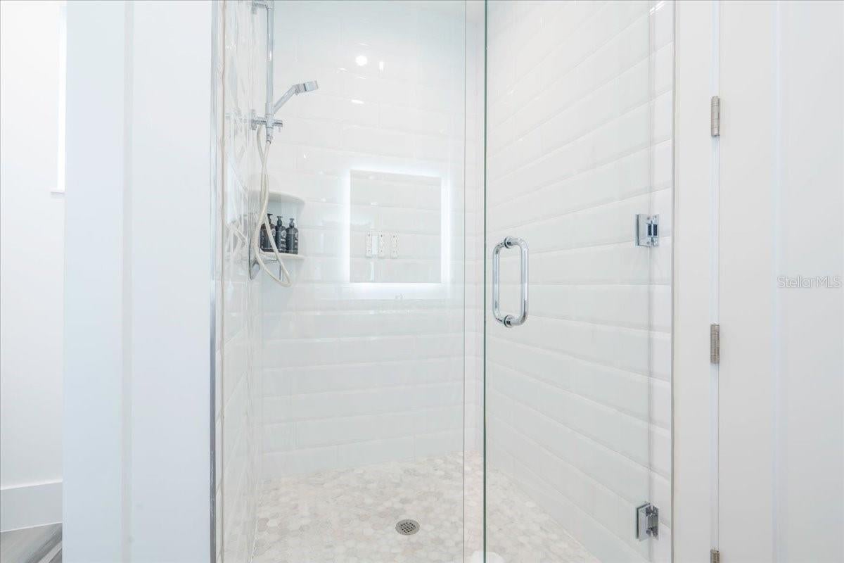 Marathon, Florida, 33050, United States, 5 Bedrooms Bedrooms, ,5 BathroomsBathrooms,Residential,Active,2011845