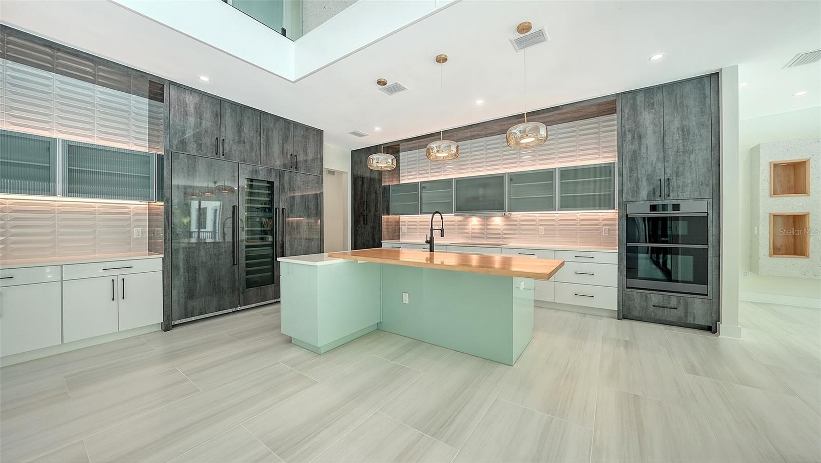 Sarasota, Florida, 34239, United States, ,7 BathroomsBathrooms,Residential,Active,1849492