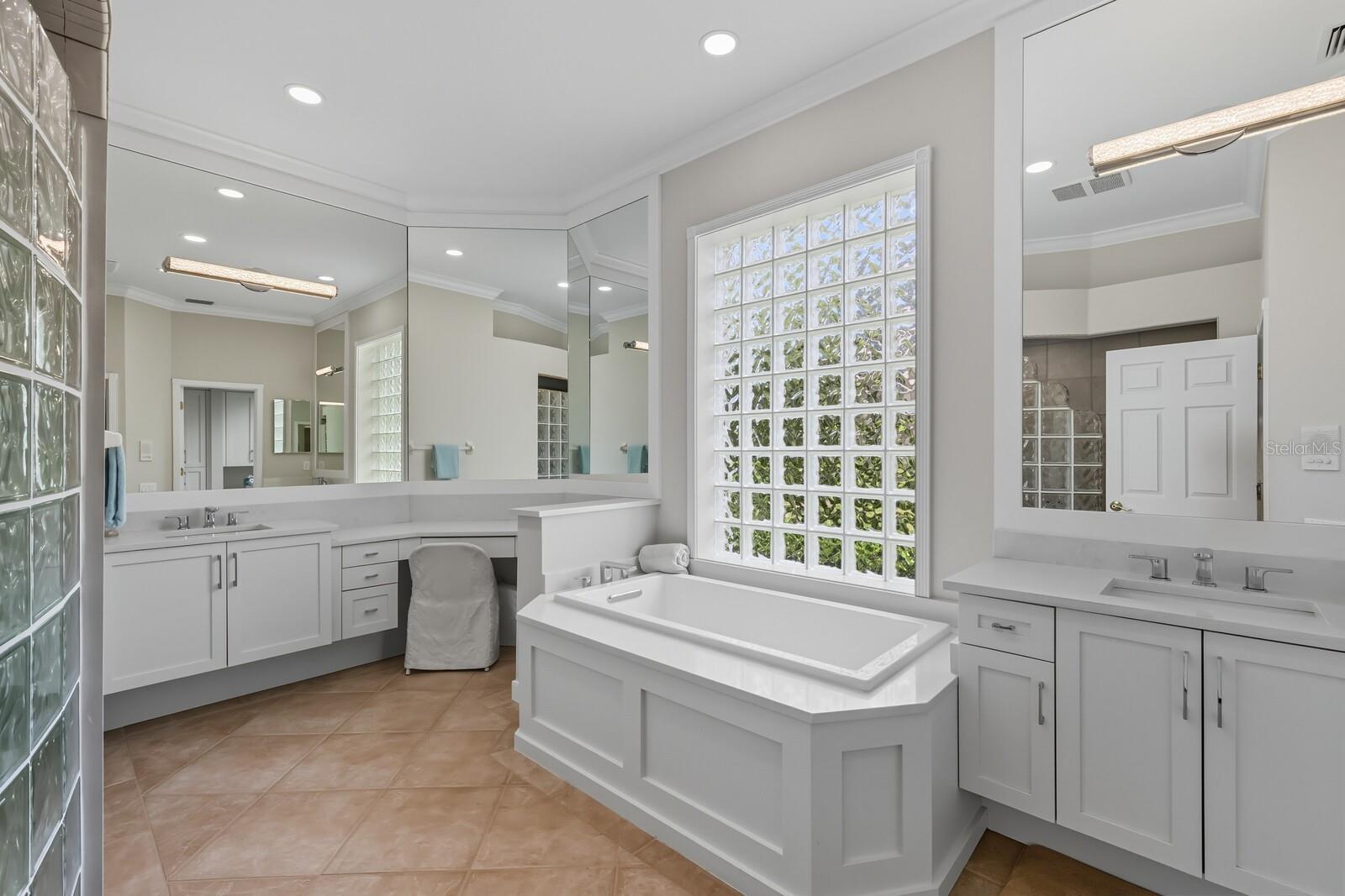 University Park, Florida, 34201, United States, 3 Bedrooms Bedrooms, ,3 BathroomsBathrooms,Residential,Active,1953644