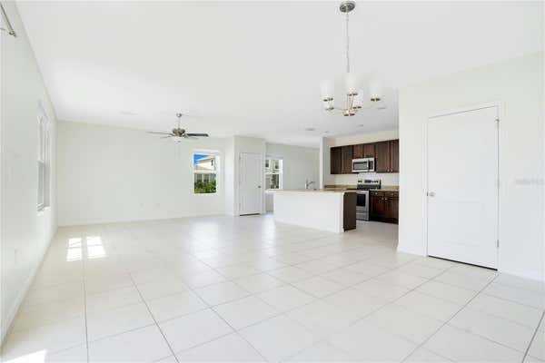 32612 ABBY LAX LN, WESLEY CHAPEL, FL 33543, photo 4 of 40