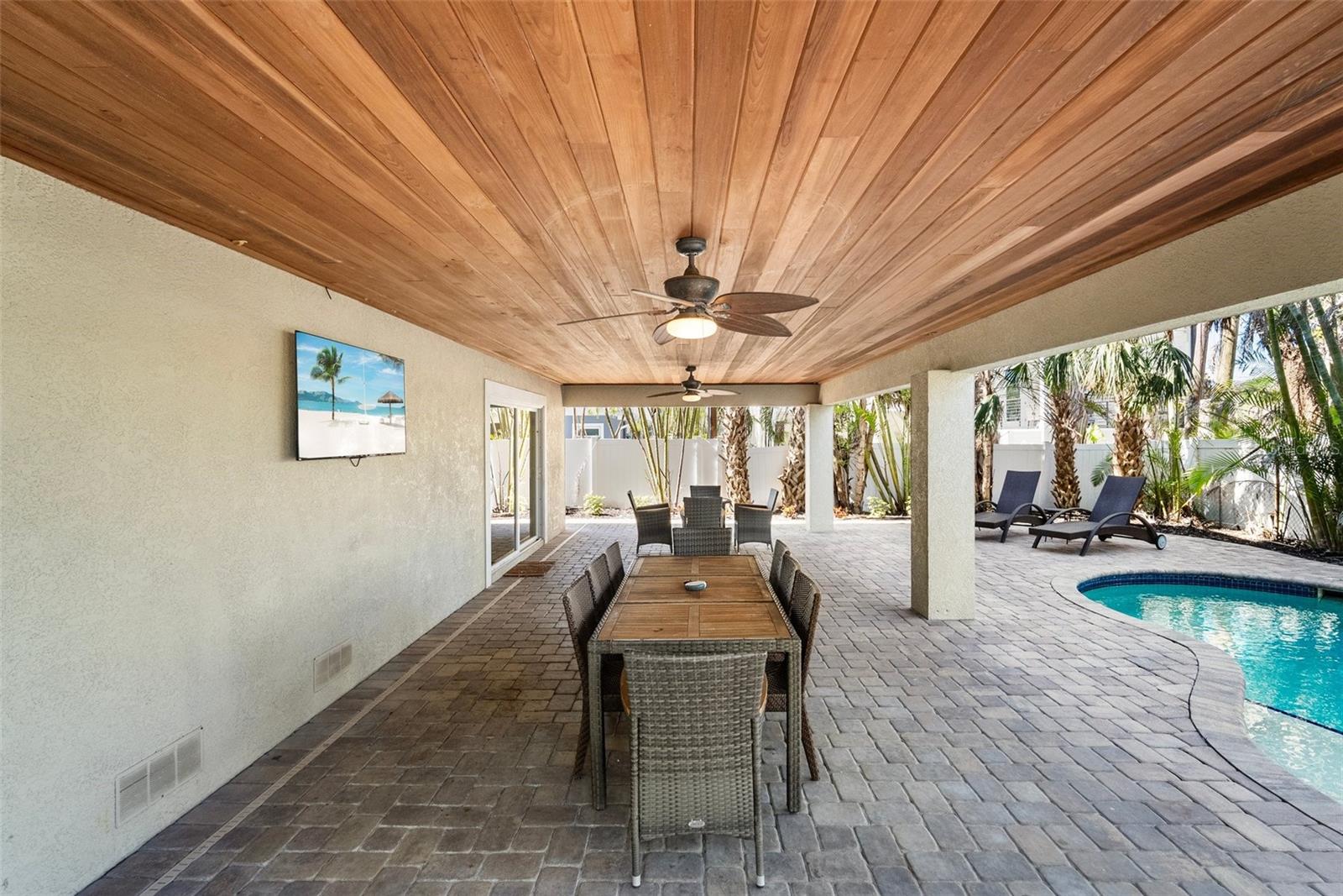 Holmes Beach, Florida, 34217, United States, 6 Bedrooms Bedrooms, ,5 BathroomsBathrooms,Residential,Active,1987273