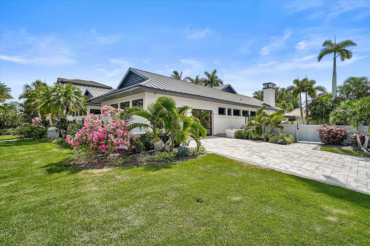 Sarasota, Florida, 34236, United States, 2 Bedrooms Bedrooms, ,4 BathroomsBathrooms,Residential,Active,2044994