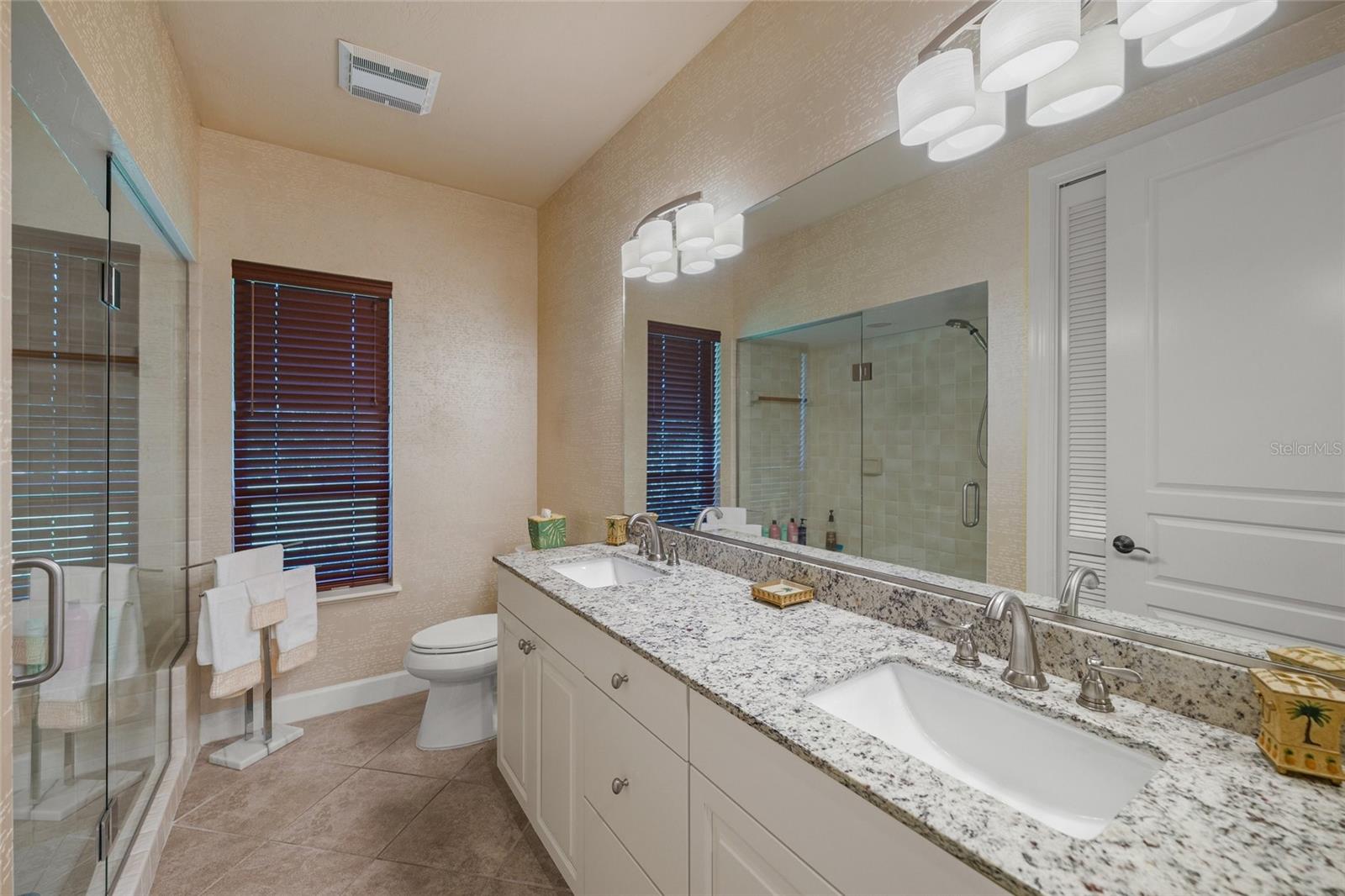 Sarasota, Florida, 34240, United States, 4 Bedrooms Bedrooms, ,5 BathroomsBathrooms,Residential,Active,1968088