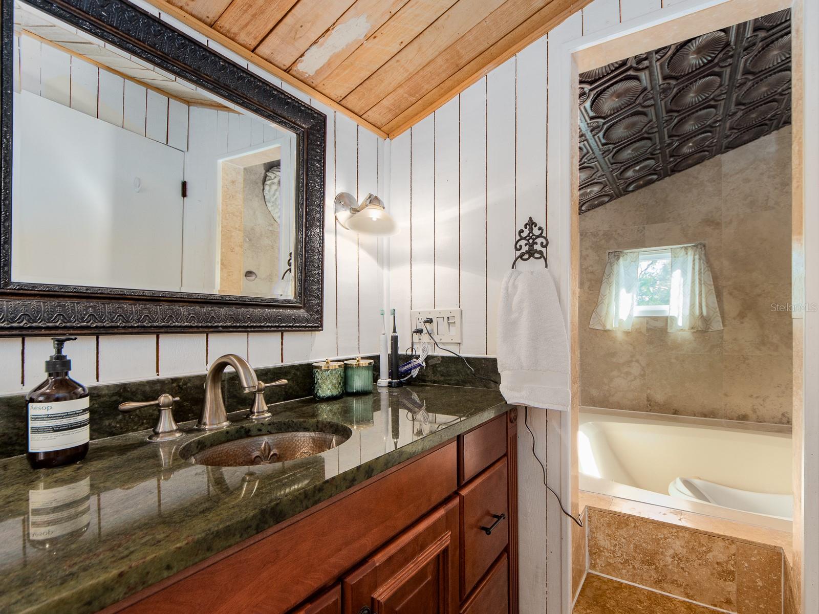 St Petersburg, Florida, 33705, United States, 6 Bedrooms Bedrooms, ,4 BathroomsBathrooms,Residential,Active,1986869