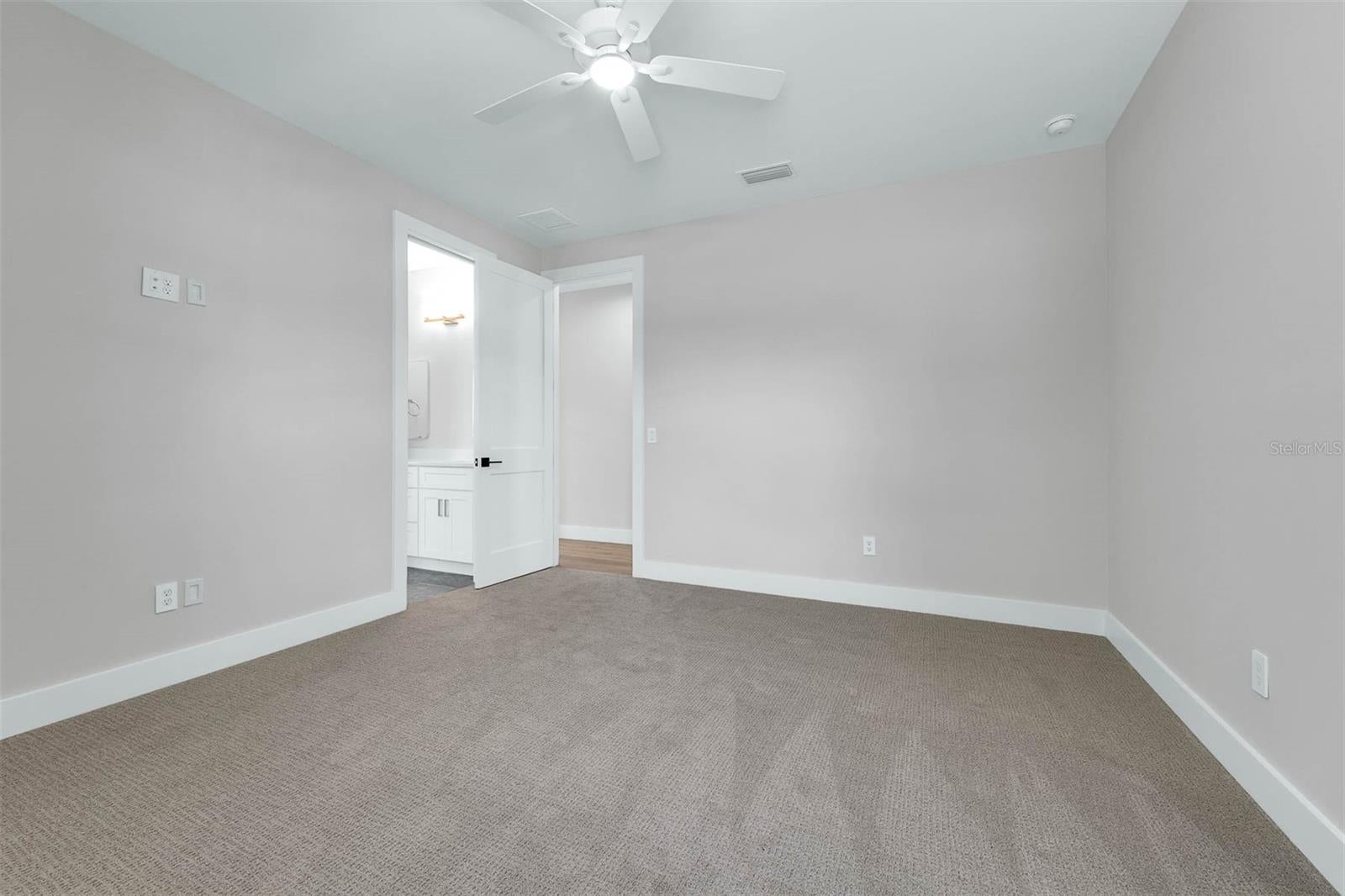 Orlando, Florida, 32804, United States, 5 Bedrooms Bedrooms, ,4 BathroomsBathrooms,Residential,Active,1702896