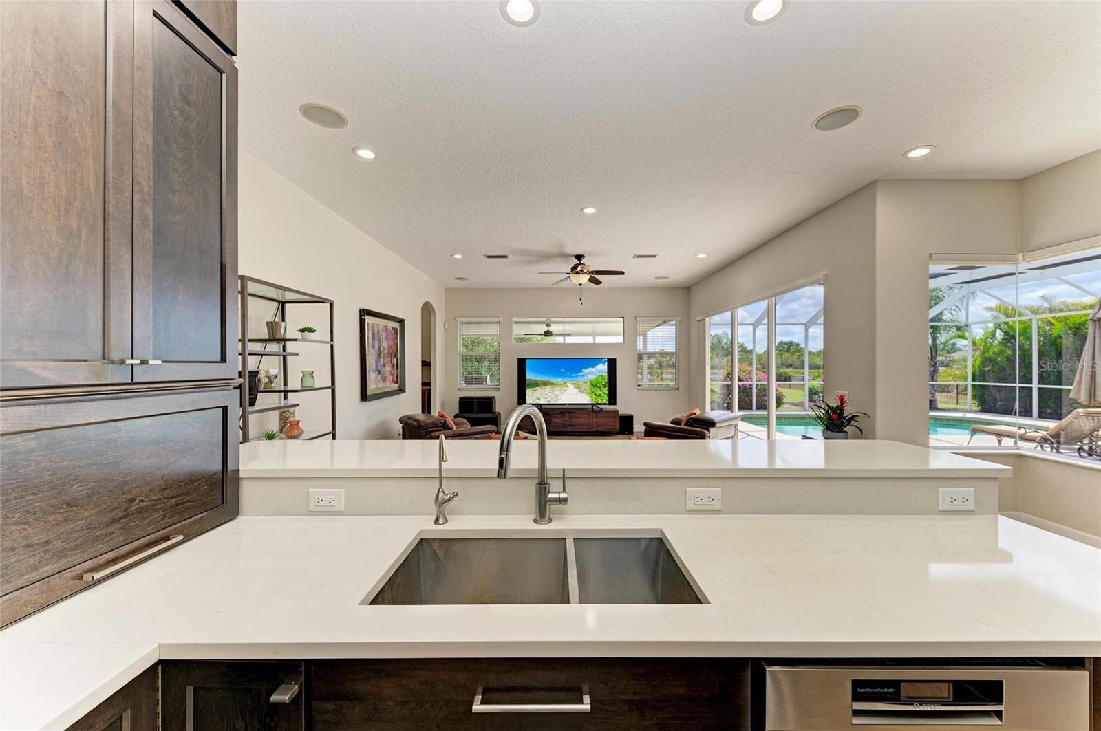 Bradenton, Florida, 34202, United States, 4 Bedrooms Bedrooms, ,4 BathroomsBathrooms,Residential,Active,1801045