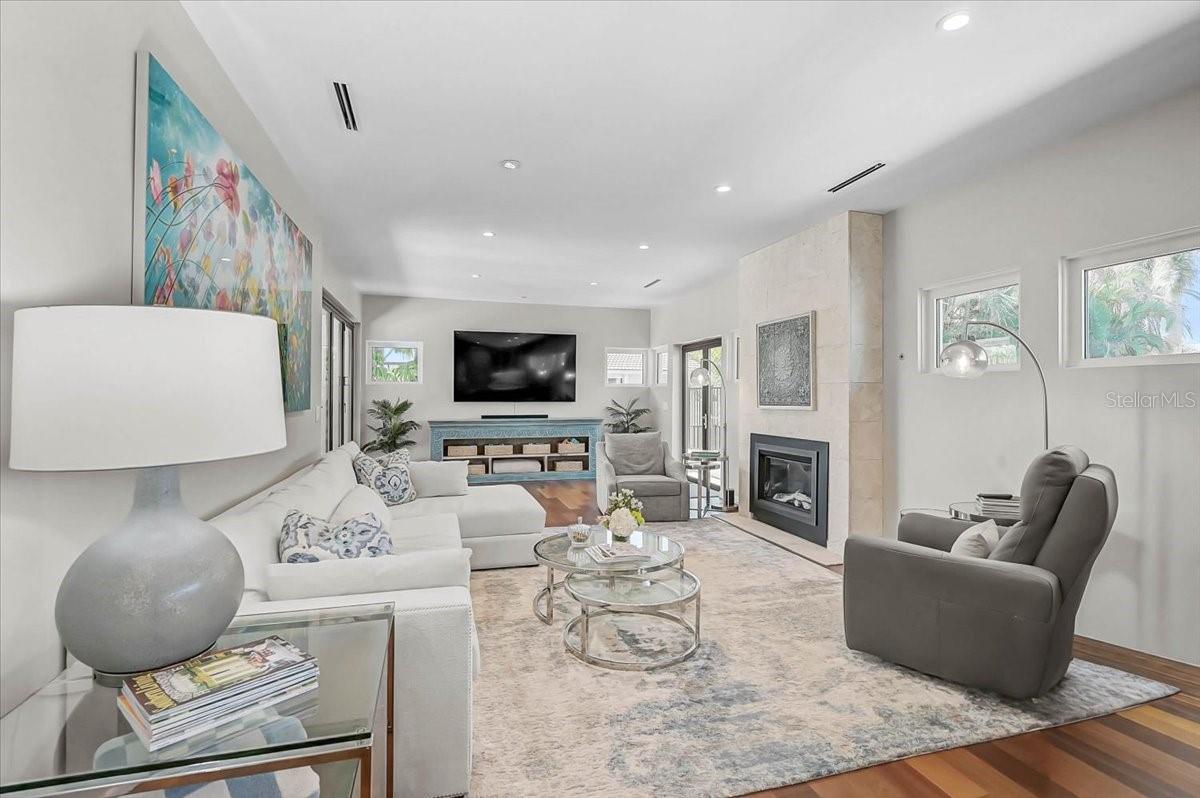 Sarasota, Florida, 34236, United States, 2 Bedrooms Bedrooms, ,4 BathroomsBathrooms,Residential,Active,2044994