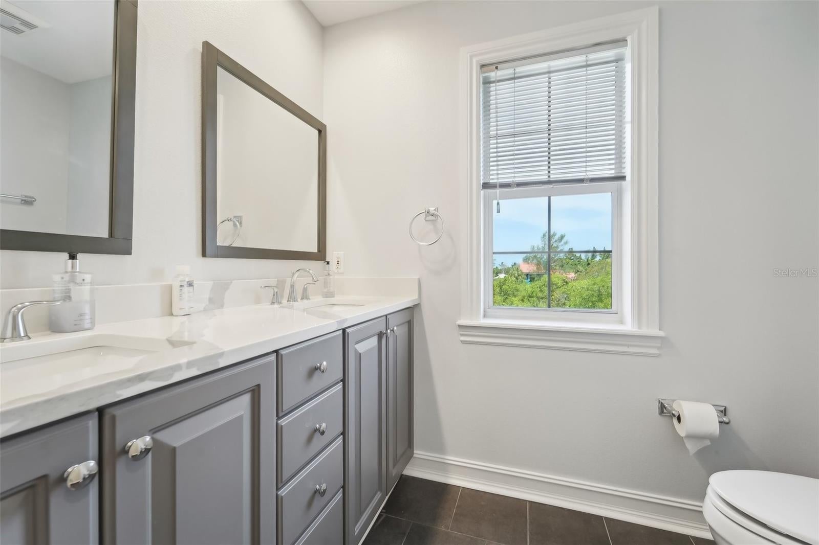 Longboat Key, Florida, 34228, United States, 3 Bedrooms Bedrooms, ,3 BathroomsBathrooms,Residential,Active,1993956