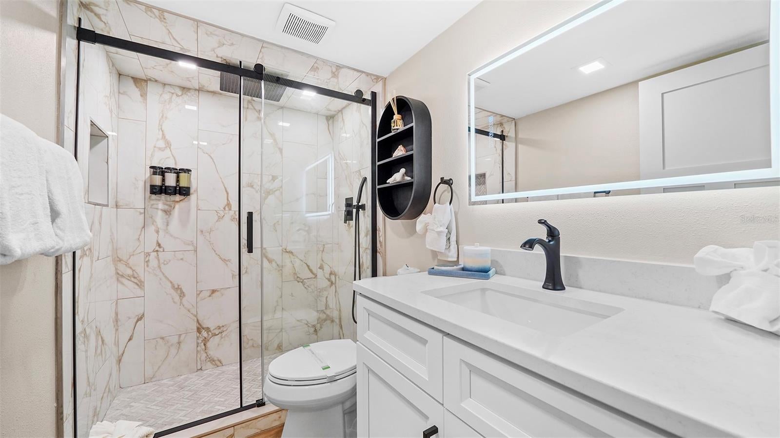 Holmes Beach, Florida, 34217, United States, 1 Bedroom Bedrooms, ,1 BathroomBathrooms,Residential,Active,1971768