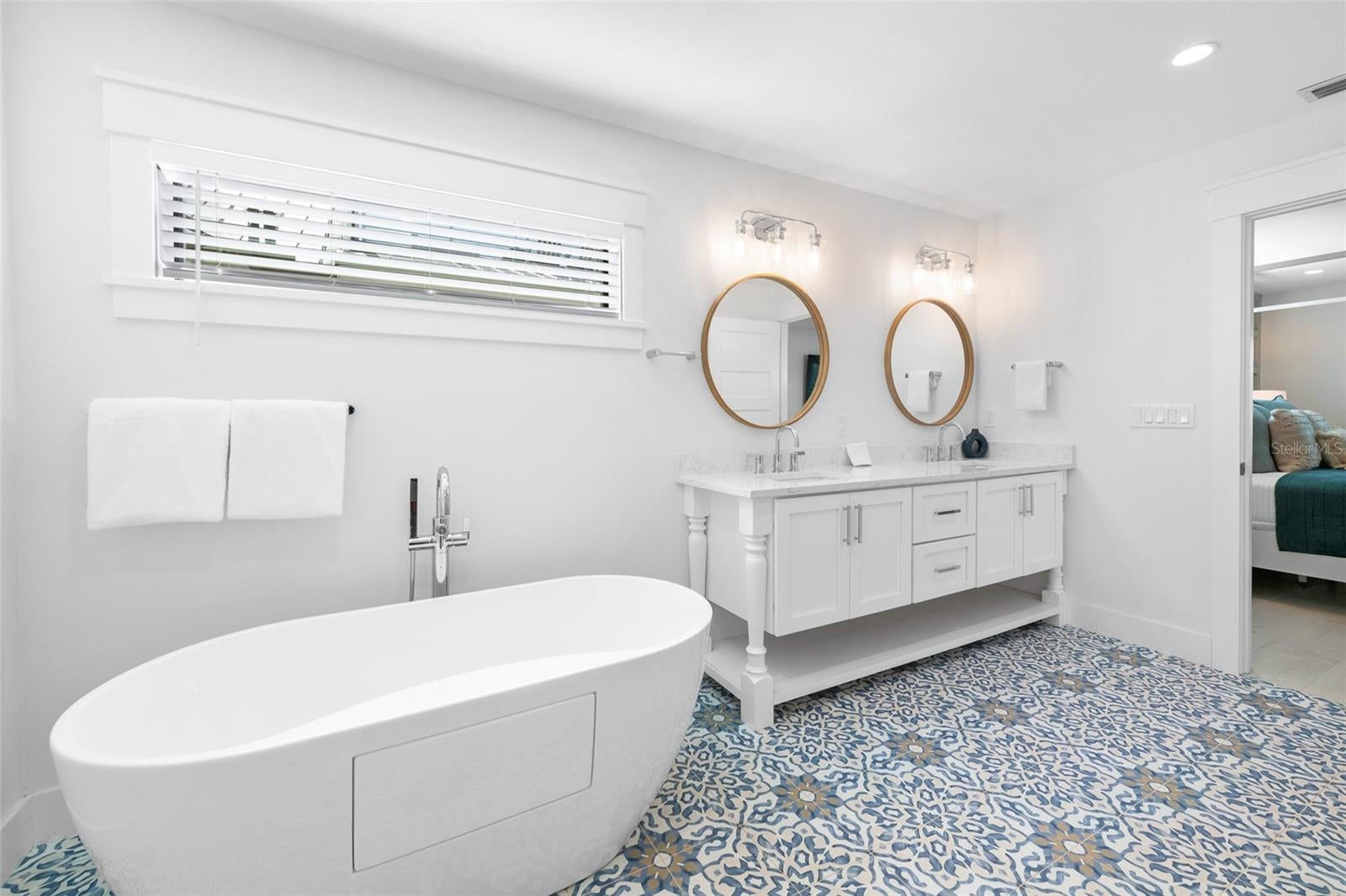 Sarasota, Florida, 34236, United States, 8 Bedrooms Bedrooms, ,10 BathroomsBathrooms,Residential,Active,2006955