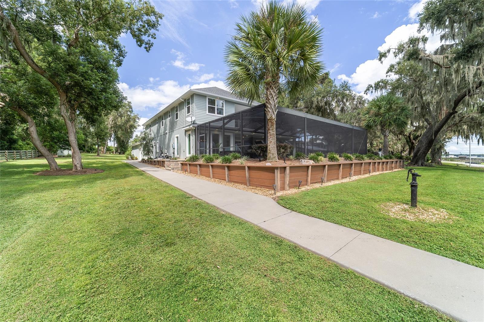 Ocklawaha, Florida, 32179, United States, 5 Bedrooms Bedrooms, ,4 BathroomsBathrooms,Residential,Active,1944075