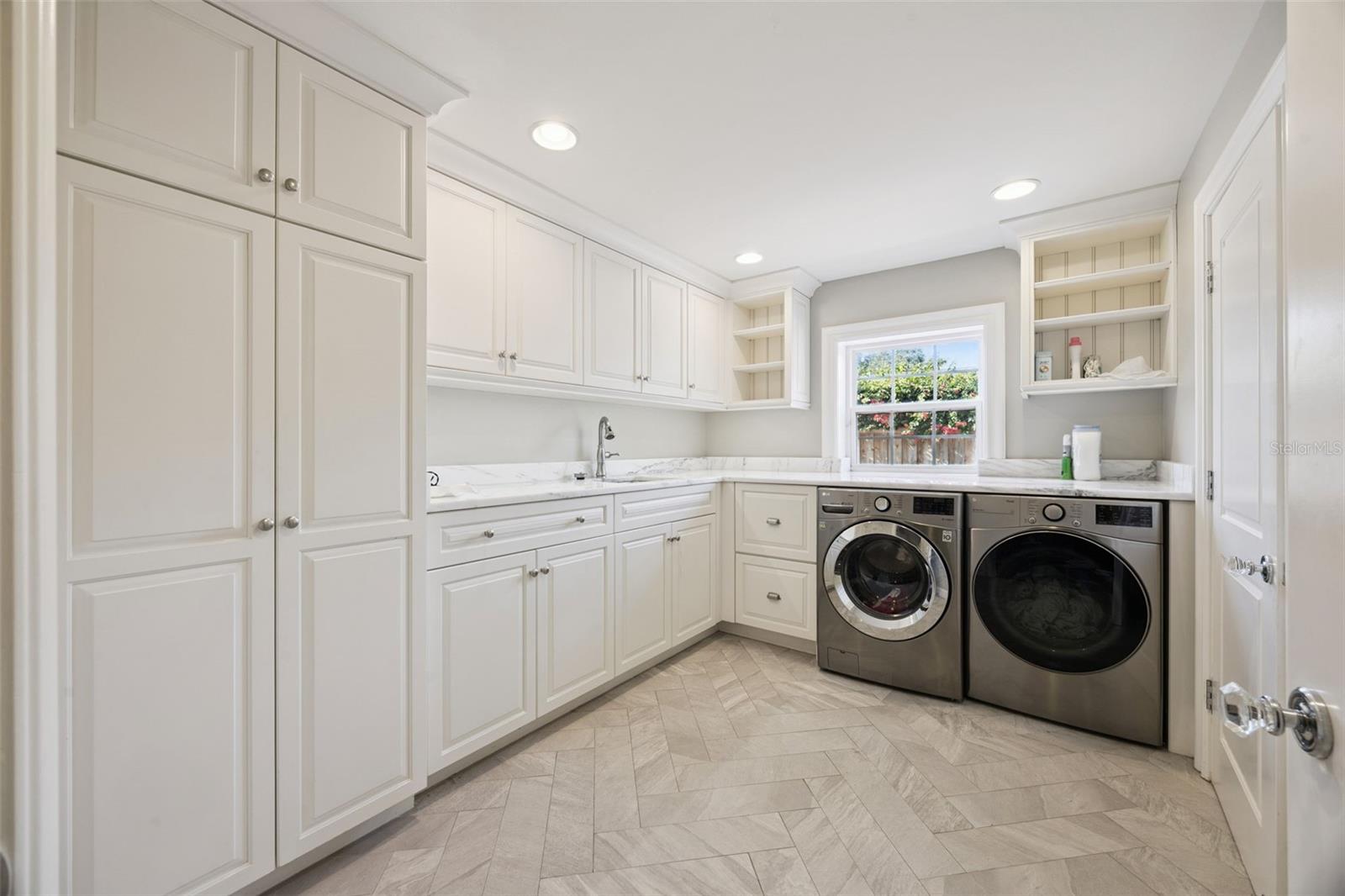 Winter Park, Florida, 32789, United States, 5 Bedrooms Bedrooms, ,5 BathroomsBathrooms,Residential,Active,2013170