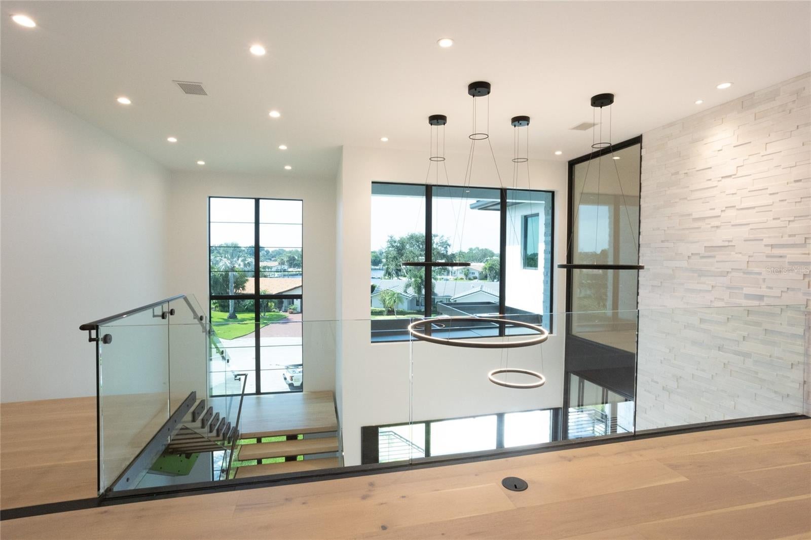 St Petersburg, Florida, 33703, United States, 5 Bedrooms Bedrooms, ,6 BathroomsBathrooms,Residential,Active,1703441