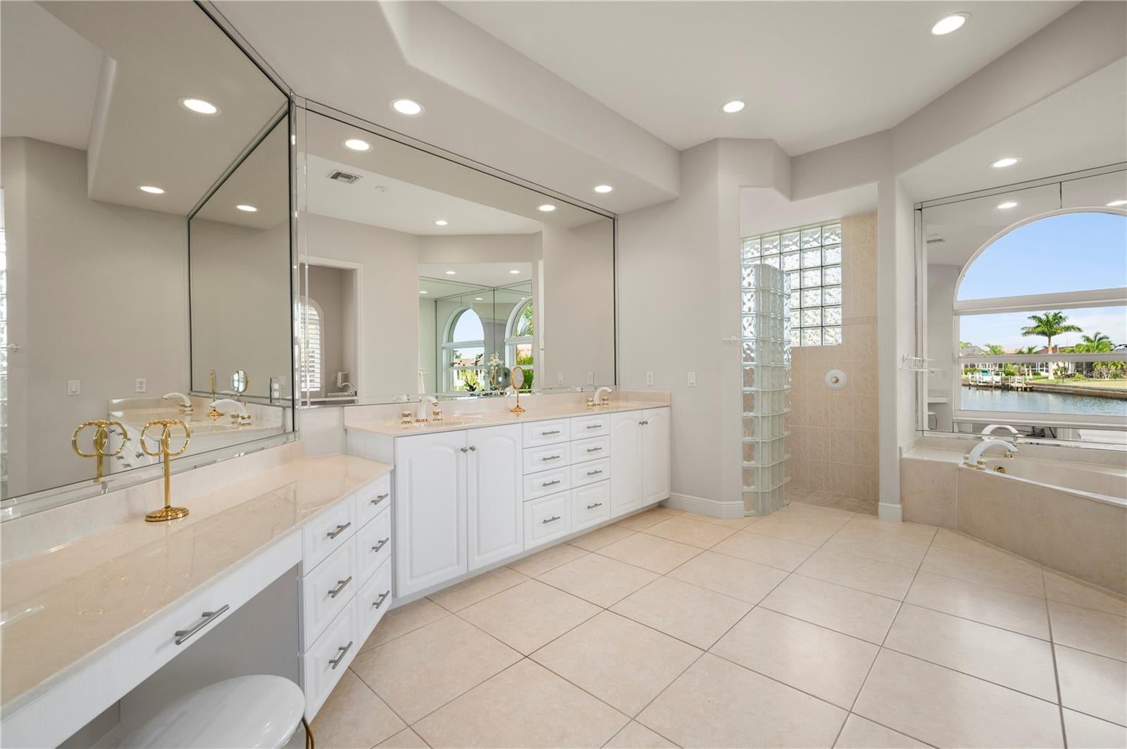 Punta Gorda, Florida, 33950, United States, 5 Bedrooms Bedrooms, ,5 BathroomsBathrooms,Residential,Active,2007175