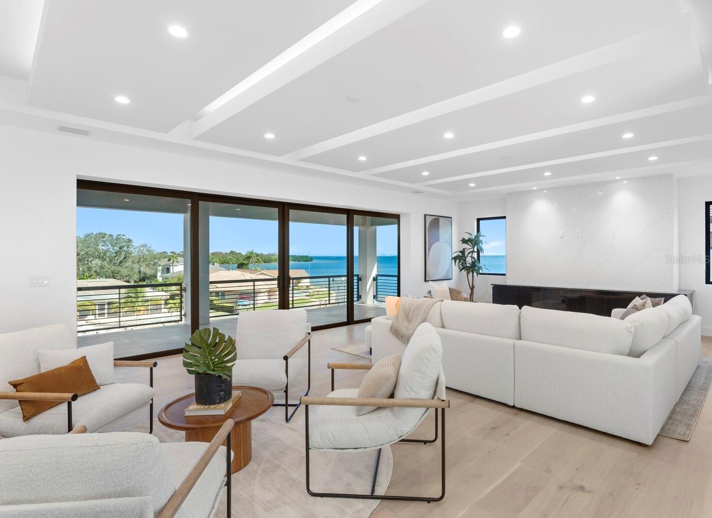 St Petersburg, Florida, 33703, United States, 5 Bedrooms Bedrooms, ,6 BathroomsBathrooms,Residential,Active,1703441
