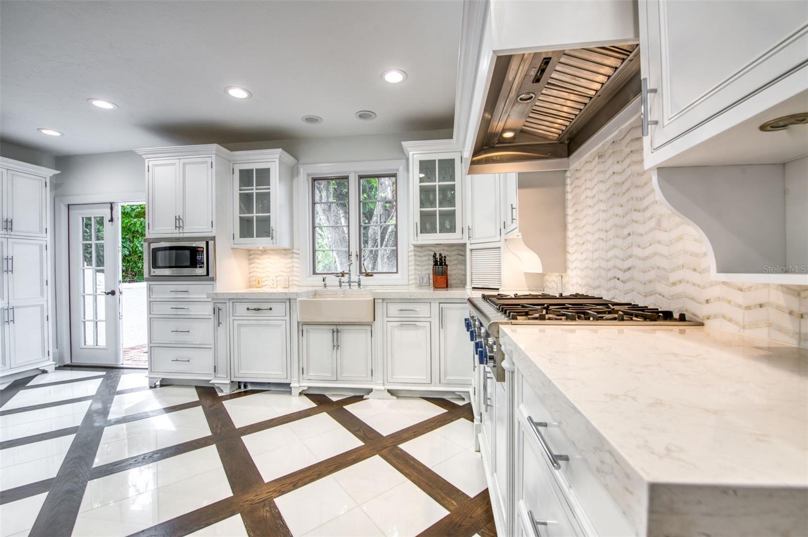 Sarasota, Florida, 34236, United States, 4 Bedrooms Bedrooms, ,4 BathroomsBathrooms,Residential,Active,2045025