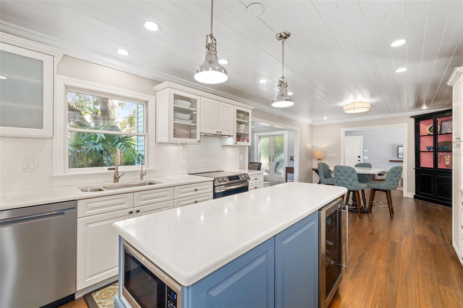 Sarasota, Florida, 34231, United States, 4 Bedrooms Bedrooms, ,4 BathroomsBathrooms,Residential,Active,1999174