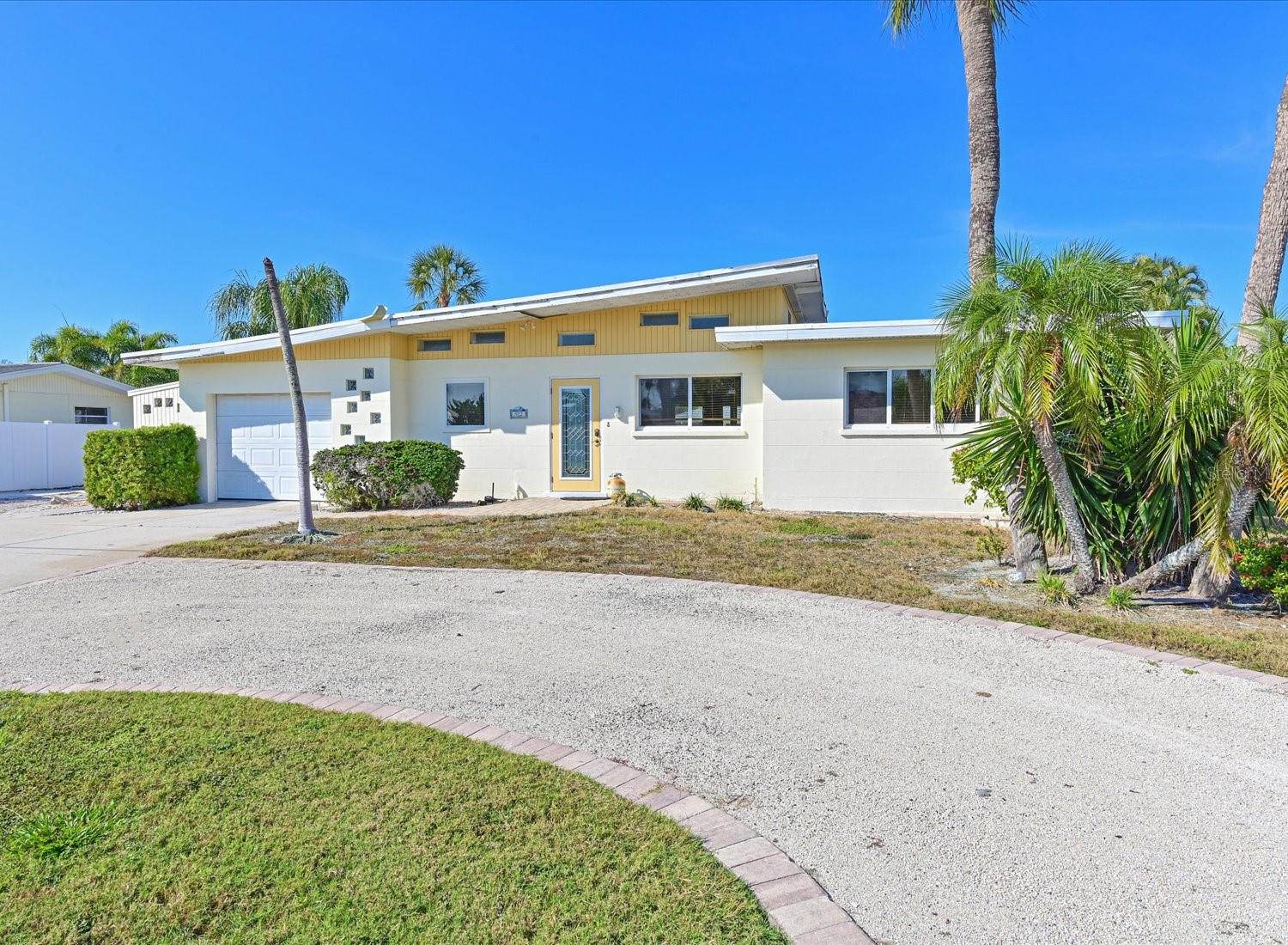 Holmes Beach, Florida, 34217, United States, 2 Bedrooms Bedrooms, ,2 BathroomsBathrooms,Residential,Pending,2045560