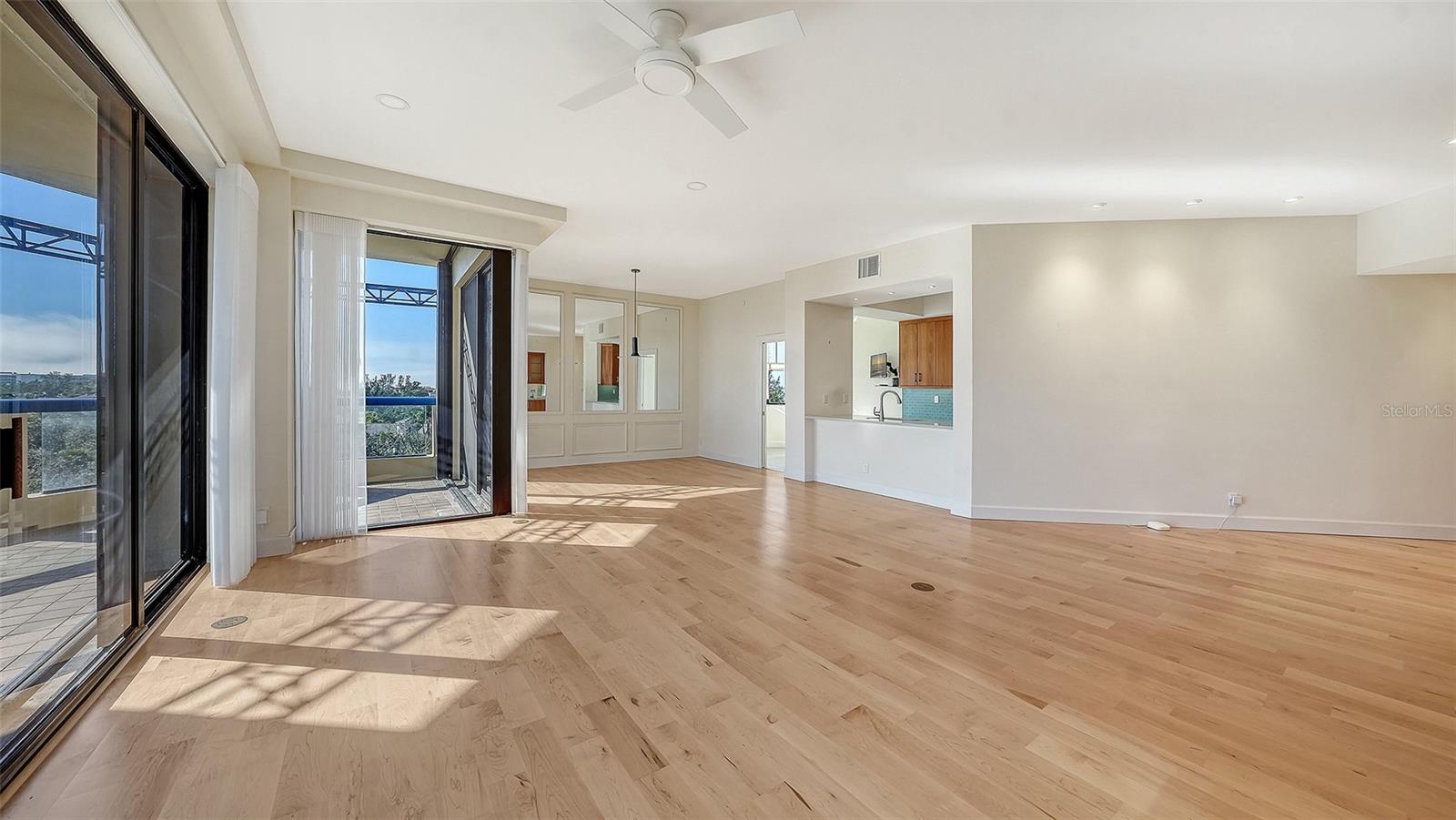 Longboat Key, Florida, 34228, United States, 2 Bedrooms Bedrooms, ,3 BathroomsBathrooms,Residential,Active,2009004